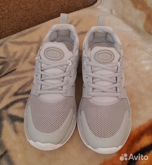 Кроссовки 37 р