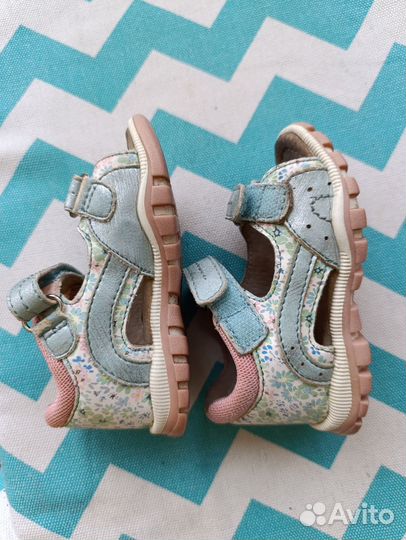 Сандалии/ босоножки для девочки 20 размер