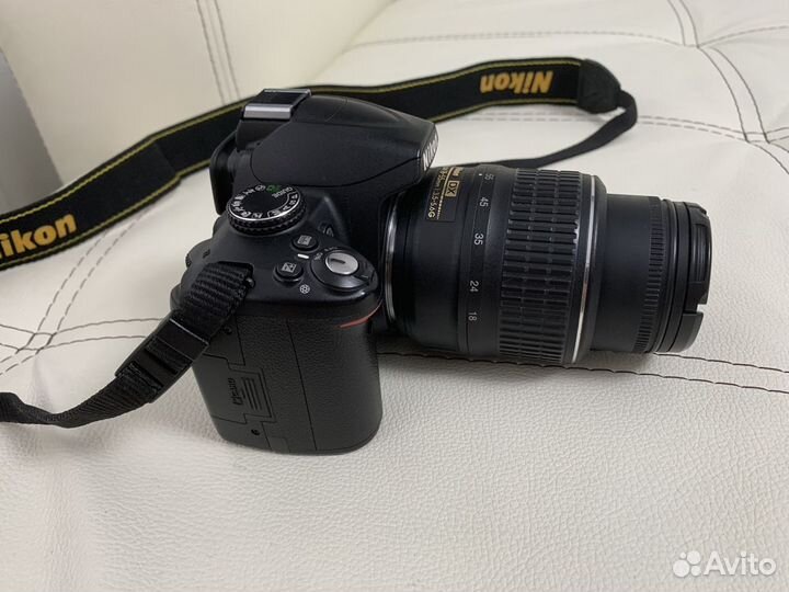 Зеркальный фотоаппарат Nikon D3000