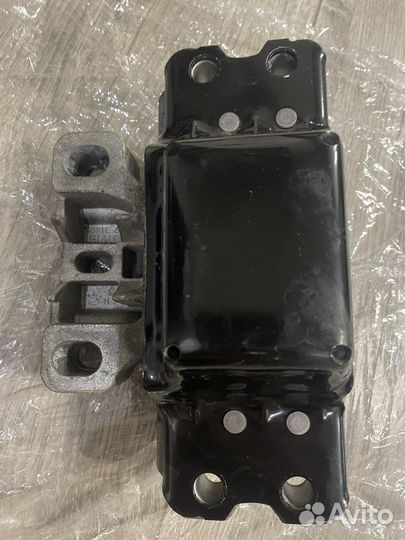 Опора двигателя левая Джетта 6