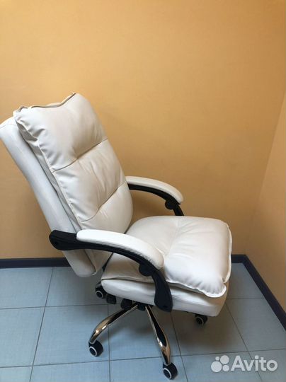 Компьютерное офисное кресло с массажем (новые)