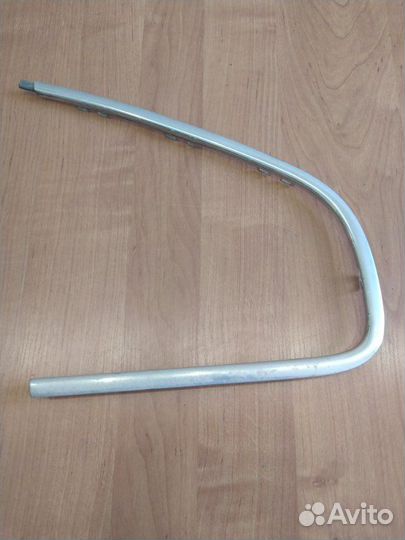 Молдинг стекла задний левый Volkswagen Passat B5+