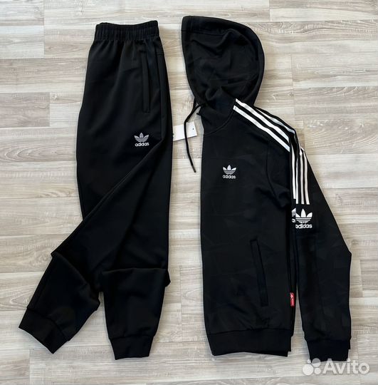 Спортивный костюм adidas