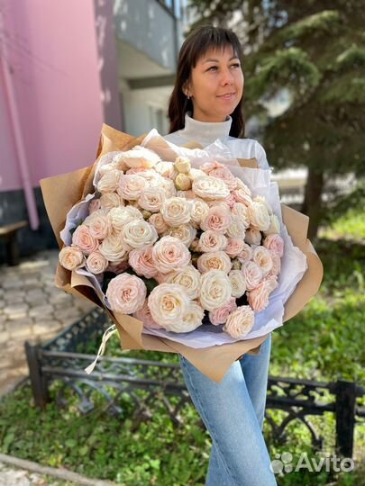 Кустовая пионовидная роза букет шикарный