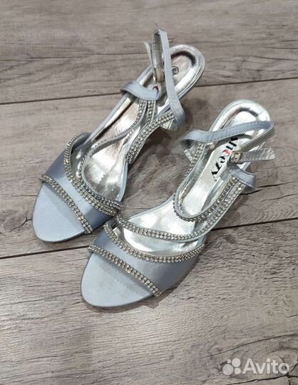 Босоножки женские новые 39