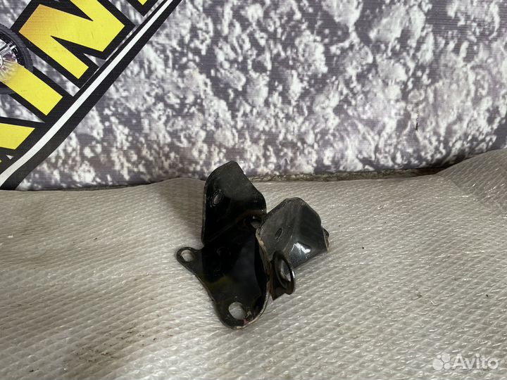 Кронштейн задней балки правый Largus Kaptur Ларгус