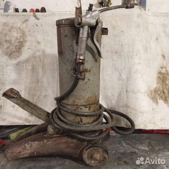 Насос (нагнетатель)для смазки