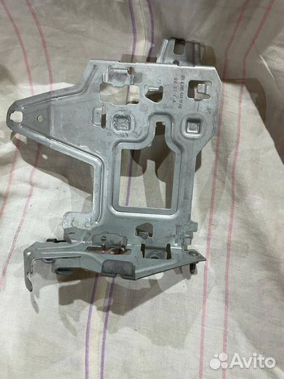 Кронштейн блока управления Mercedes-Benz C-Класс