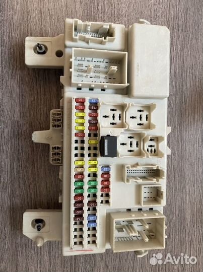 Блок предохранителей салонный Mazda 3BK