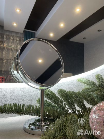 Зеркало настольное макияжное