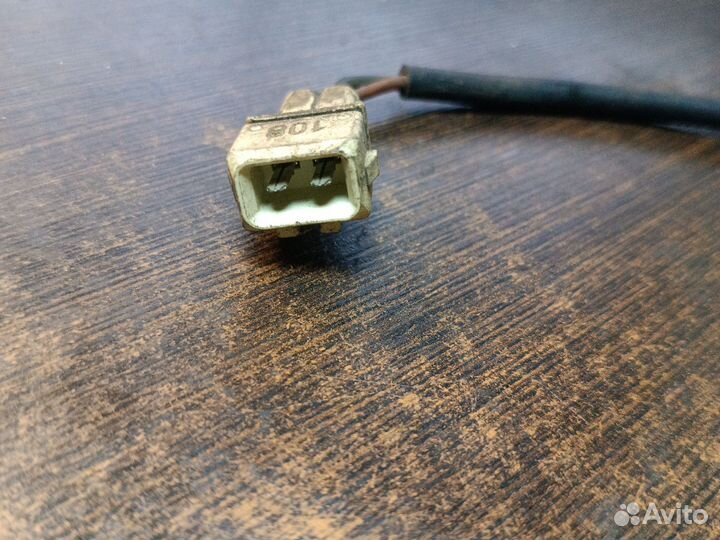 Патрон лампы указателя поворота в фаруPassat B3