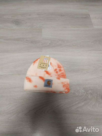 Зимняя шапка от бренда Carhartt