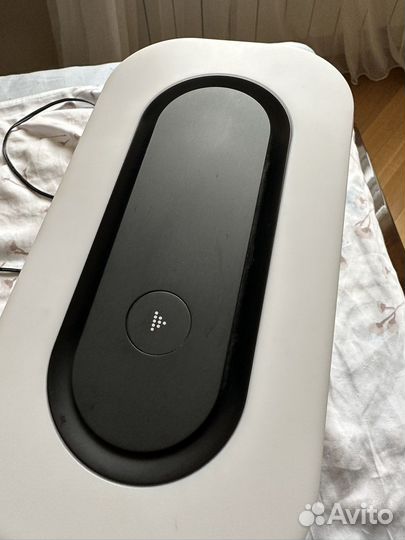 Лампа настольная и зарядка на айфон, колонка