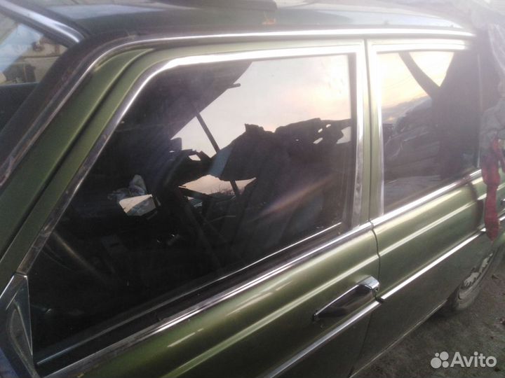 W123 Стекло переднее заднее Двери Мерседес 123