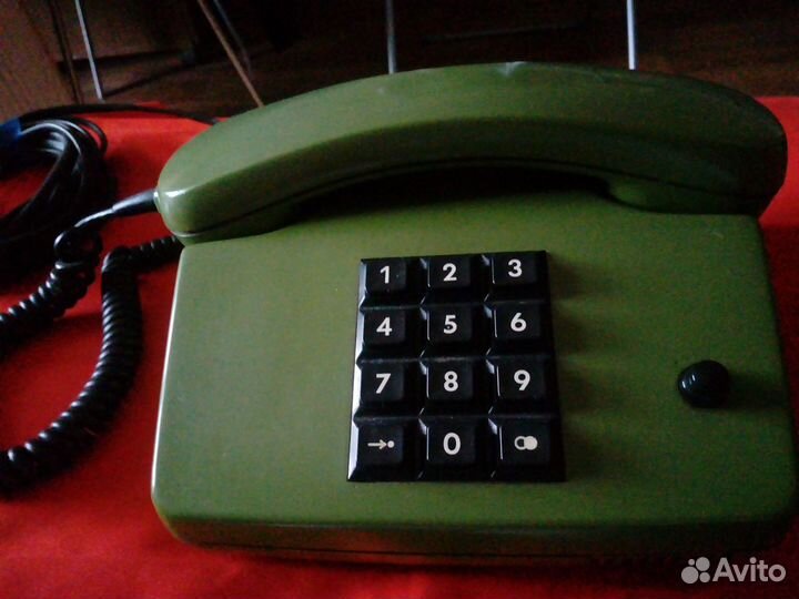 Немецкий кнопочный телефон