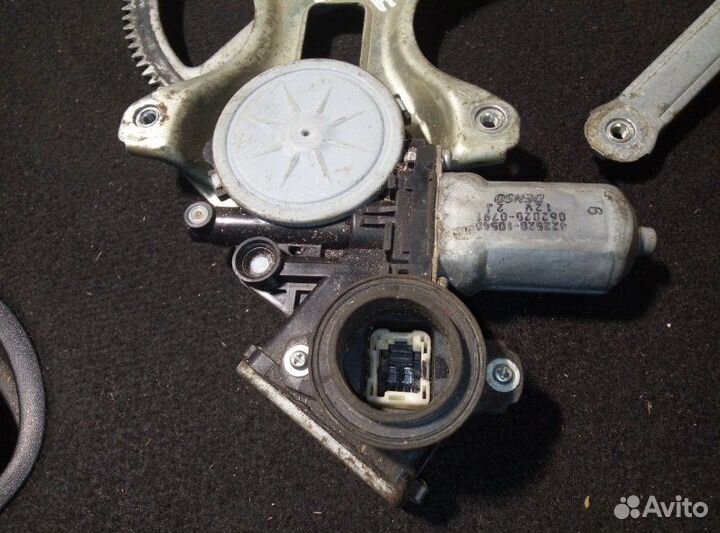 Стеклоподъемник передний левый Toyota Rav 4 Xa 30