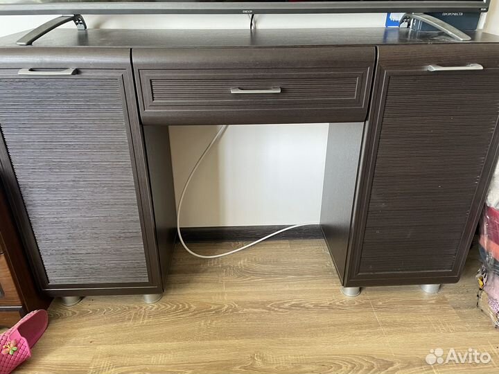 Туалетный столик или тумбочка под телевизор