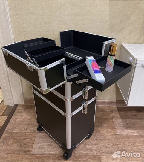 Чемодан кейс для визажиста мастера маникюра