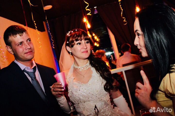 Ведущая, Организатор