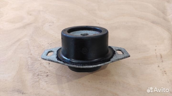 Опора двигателя Swag 64130006