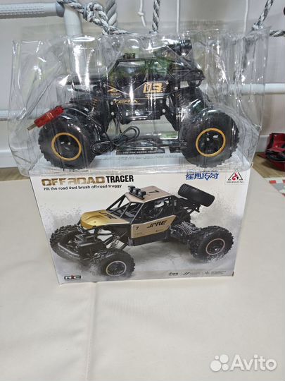 Машинка на радиоуправлении полноприводная 1/16