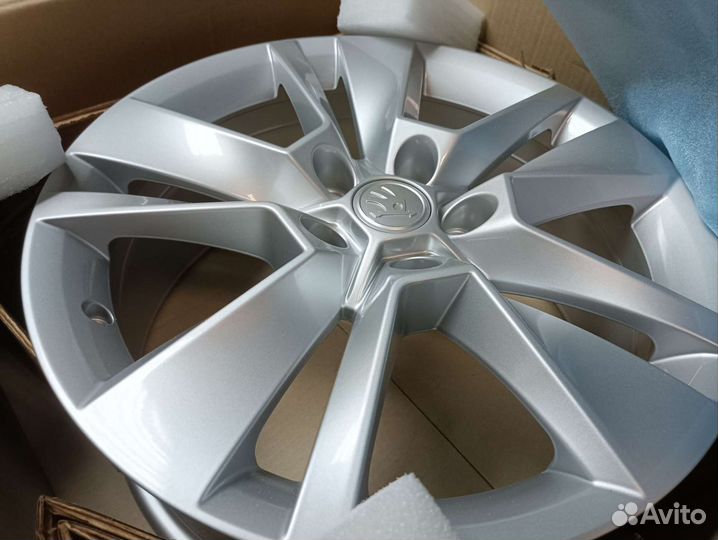 Оригинал Skoda новые R-17 (5x112) 4 шт