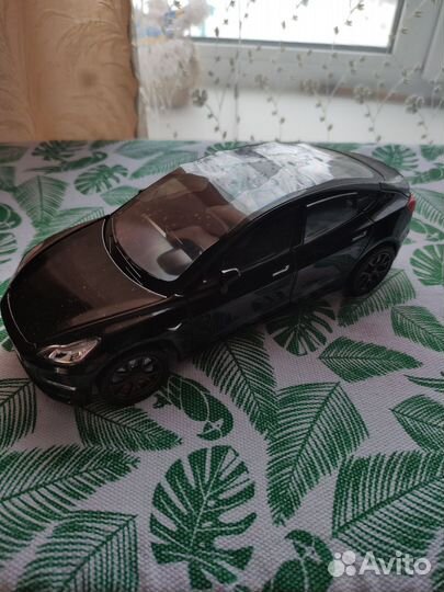 Модель машины Тесла