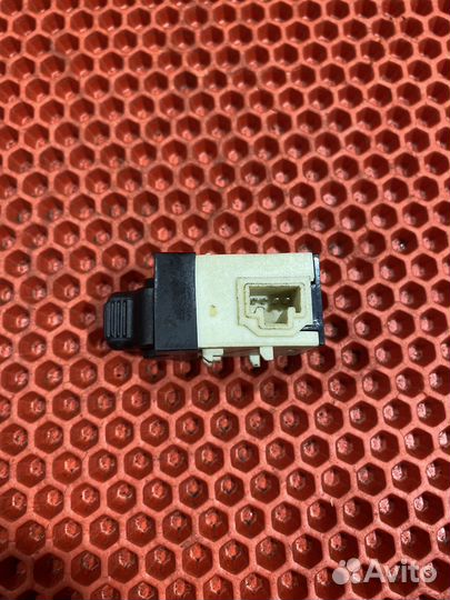 Кнопка центрального замка Dodge Intrepid 2