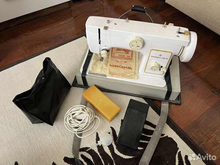 Швейная машинка чайка 132м