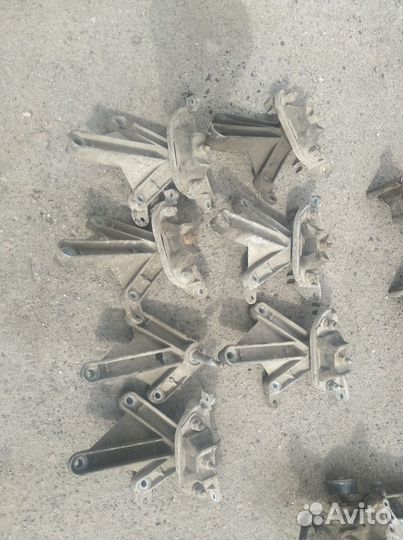 Подушка кпп Рено Логан