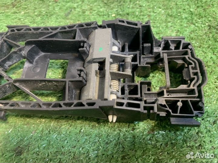 Механизм ручки двери задний левый Volkswagen Golf