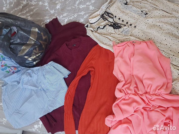 Отдам бесплатно женские вещи пакетом 42-44р