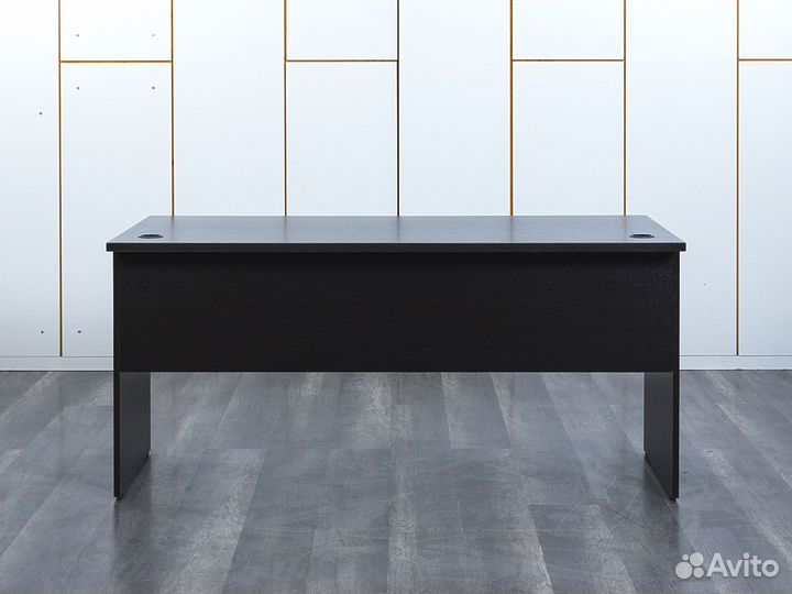 Офисный стол