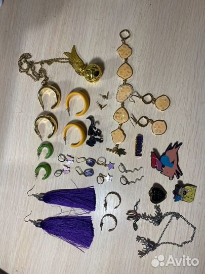 Бижутерия, значки