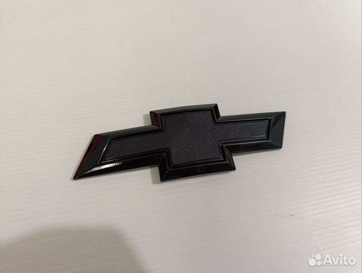 Задняя эмблема Chevrolet malibu 2015-2024 чёрная