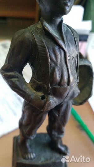 Бронзовая статуэтка