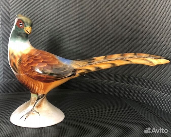 Фарфоровая статуэтка птицы