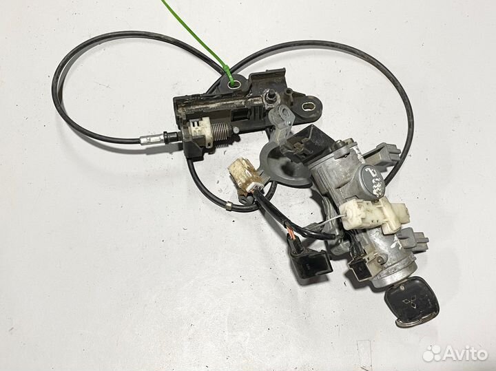 Замок зажигания Mitsubishi Chariot