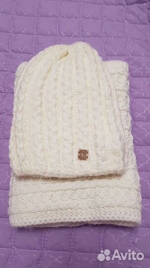 Шапка и снуд белого цвета