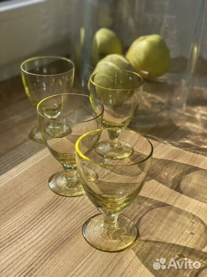 Желтые бокалы