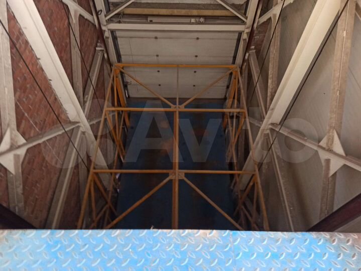 Автосалон, 1590 м²