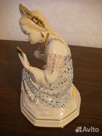 Фарфоровая статуэтка СССР Малахитовая шкатулка