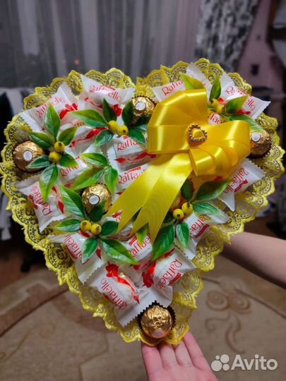 Сладкие букеты и шоколадные наборы