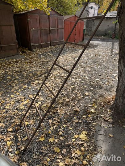 Металлическая лестница