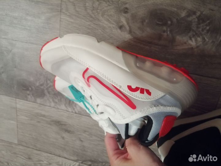 Кроссовки новые