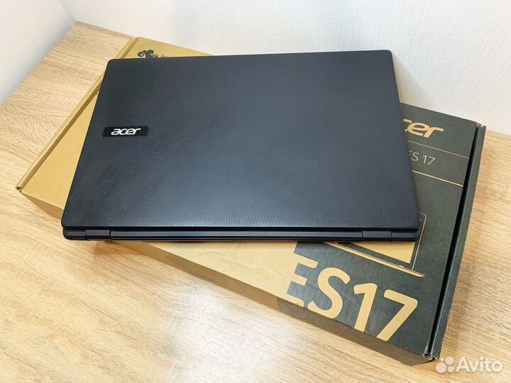 Ноутбук Acer 17.3 4 ядра / 8GB / SSD