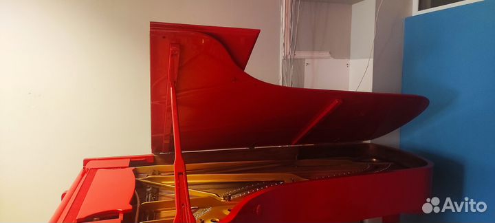 Рояль Москва красный