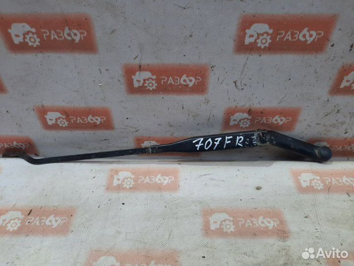 Поводок стеклоочистителя передний правый Opel