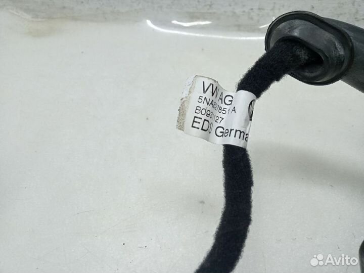Амортизатор багажника volkswagen tiguan