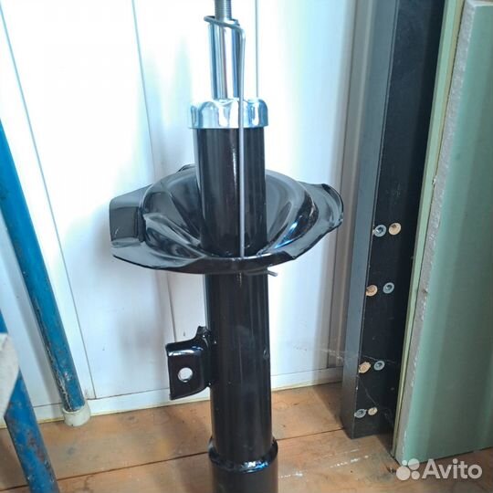 Амортизатор передний левый на mitsubishi outlander